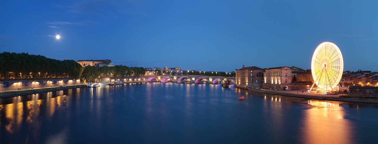 La Garonne et l'Hôtel-Dieu Saint-Jacques à la tombée de la nuit